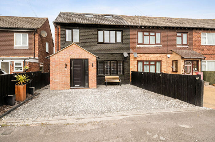 3 Bedroom End Of Terrace House For Sale In Croft Corner, Old Windsor, Windsor, SL4