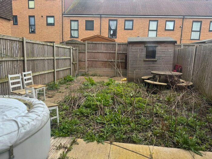 1 Bedroom Flat To Rent In Royal Anglian Way, Dagenham, RM8