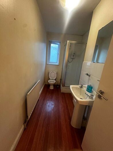 2 Bedroom Flat To Rent In Burley Road, Leeds, LS3