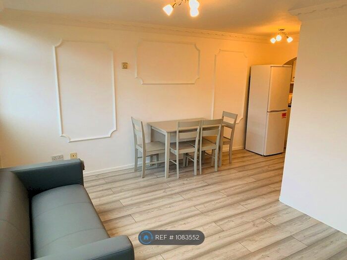 3 Bedroom Maisonette To Rent In John Barnes Walk, London, E15