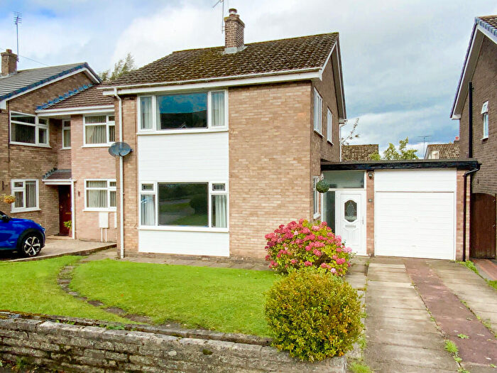 3 Bedroom Detached House To Rent In Tarnside Fold, Simmondley, SK13