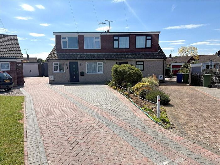 3 Bedroom Bungalow For Sale In Coombe Rise, Stanford-Le-Hope, Essex, SS17