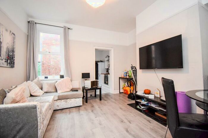 3 Bedroom Flat To Rent In Tavistock Road, Jesmond, Newcastle Upon Tyne, NE2