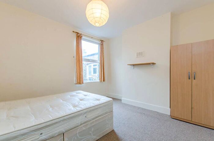 2 Bedroom House To Rent In Venetian Road, Camberwell, London, SE5