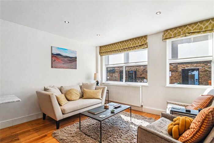 2 Bedroom Apartment To Rent In Barnard Mews, SW11