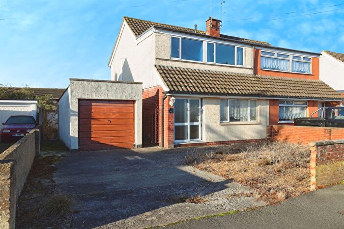 4 Bedroom Semi-Detached House For Sale In Hungerford Road, Calne, SN11