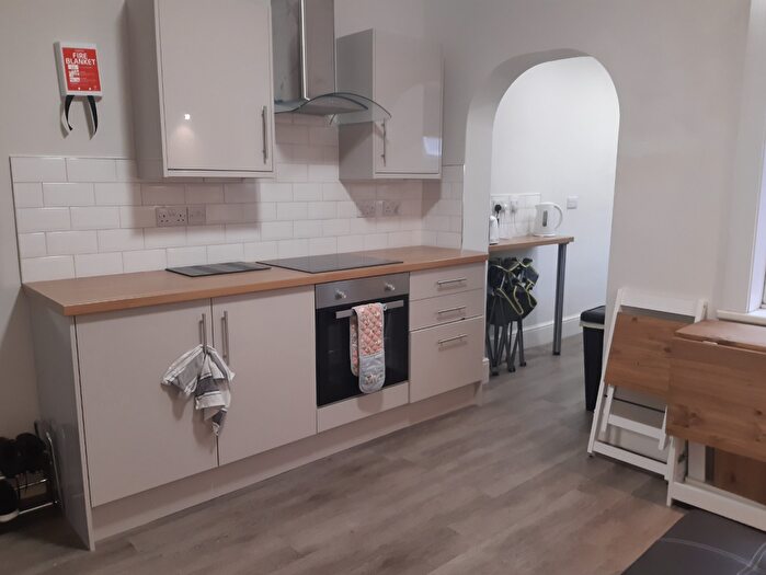 2 Bedroom Terraced House To Rent In Chelmsford Street // Bed House // Aug, LN5