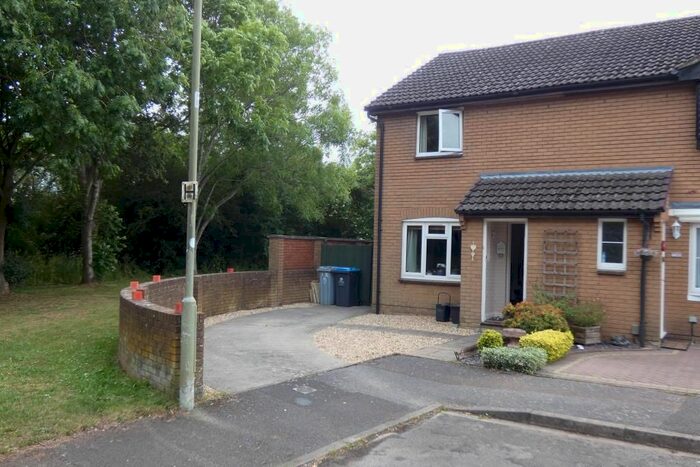3 Bedroom Semi-Detached House To Rent In Bracken Close, Carterton, Oxon, OX18
