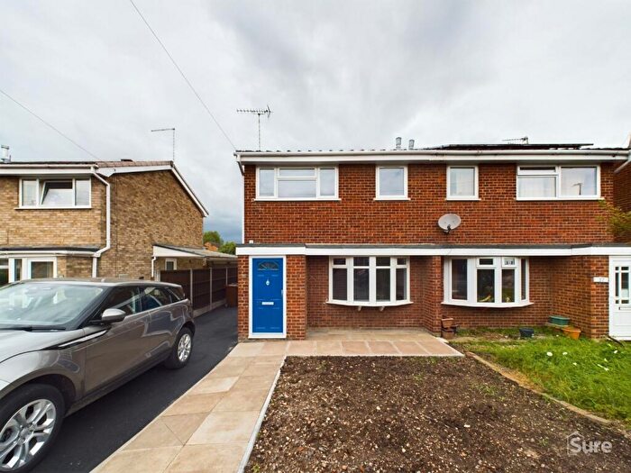 3 Bedroom Semi-Detached House To Rent In Waverley Lane, Burton-On-Trent, DE14