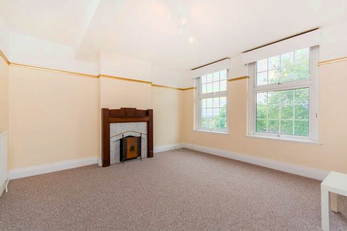 3 Bedroom Flat To Rent In Streatham Hill, Streatham Hill, London, SW2