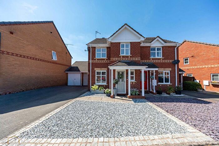 3 Bedroom Semi-Detached House For Sale In Dartington Way, Nuneaton, Warwickshire, CV11