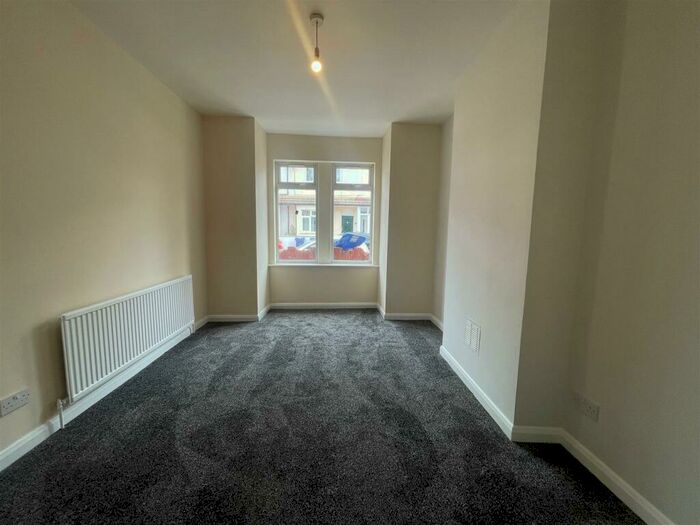 3 Bedroom House To Rent In Angle Road, Grays, RM20