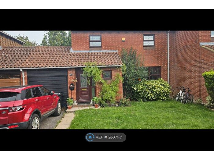 3 Bedroom Semi-detached House To Rent In Chilcombe Way, Lower Earley, Reading, RG6