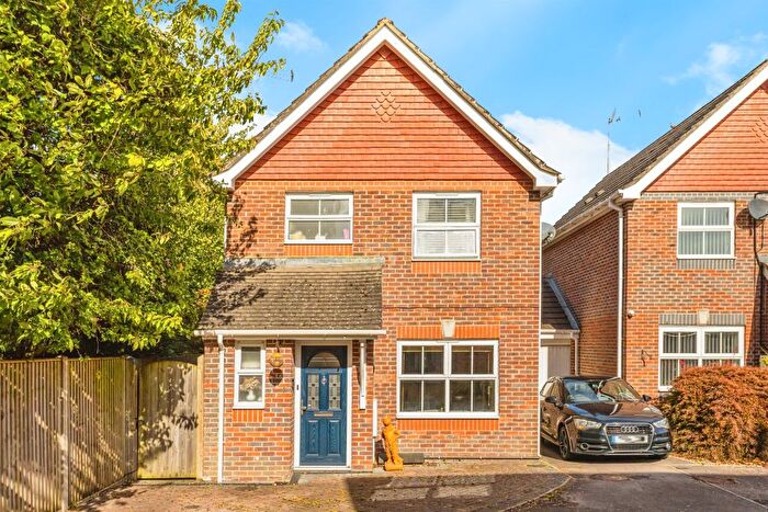 3 Bedroom Detached House For Sale In Swallow Rest, Burgess Hill, RH15
