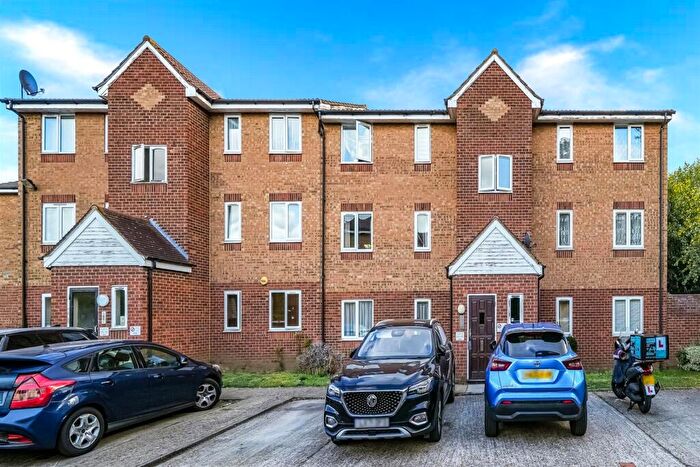 2 Bedroom Flat To Rent In Fenman Gardens, IG3