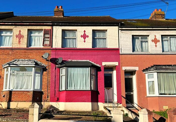 3 Bedroom Terraced House For Sale In Pagitt Street, Chatham, Kent, ME4