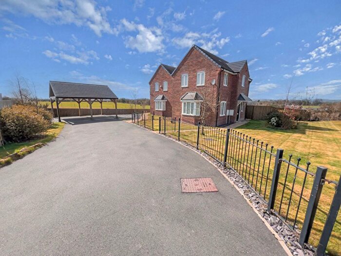 3 Bedroom Detached House To Rent In Peregrine Way, Tibshelf, DE55