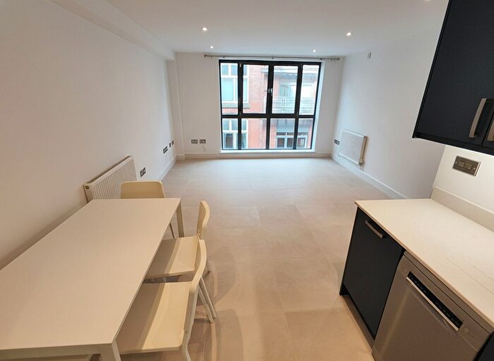 2 Bedroom Flat To Rent In Bellar Gate, Nottingham, NG1