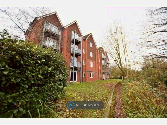 2 Bedroom Flat To Rent In The Lamports, Alton, GU34