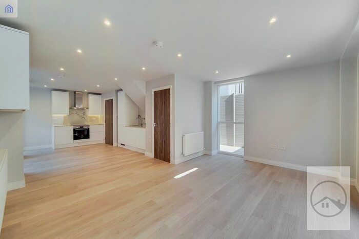 4 Bedroom Town House To Rent In Wells Walk, Forest Gate E7