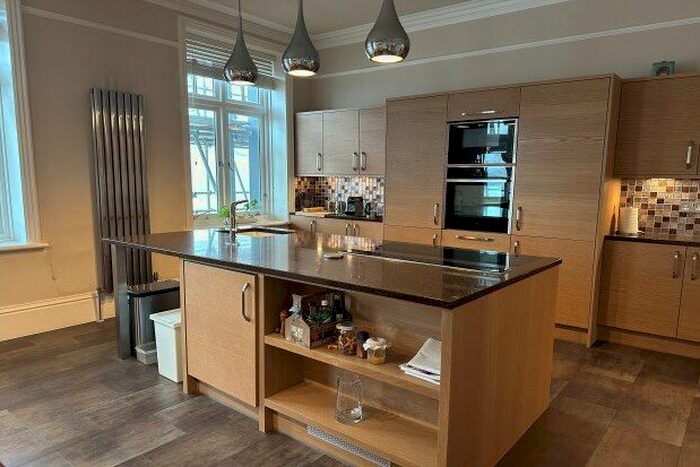 3 Bedroom Flat To Rent In Earls Avenue, Folkestone, CT20