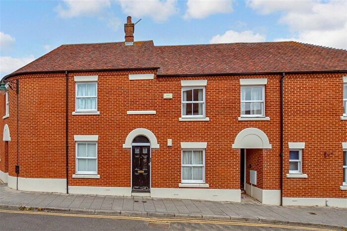 2 Bedroom Flat For Sale In Kirbys Lane, Canterbury, Kent, CT2