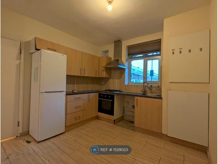 4 Bedroom Flat To Rent In Lydgate House, London, N16