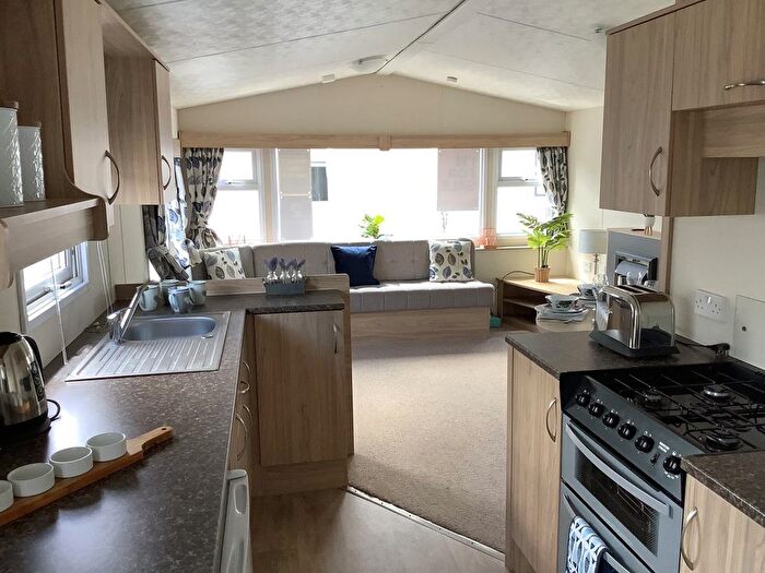 2 Bedroom Mobile/park Home For Sale In Dymchurch Road, New Romney, TN28