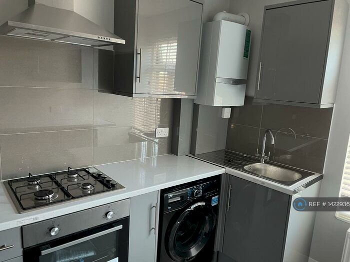 4 Bedroom Flat To Rent In Nunhead Lane, London, SE15