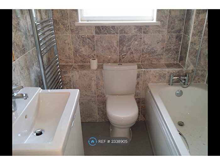 2 Bedroom End Of Terrace House To Rent In Kingfisher Close, London, SE28