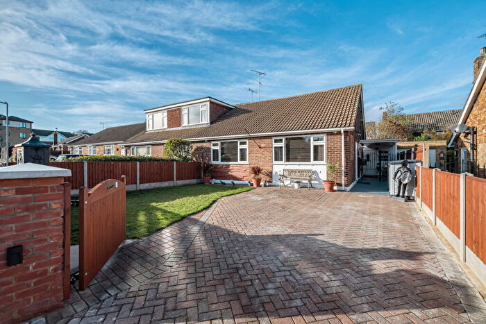 2 Bedroom Bungalow For Sale In Rectory Road, Swanscombe, Kent, DA10