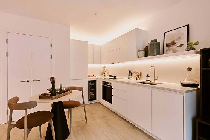 Apartment To Rent In New Drum Street, Tower Hamlets, London, E1
