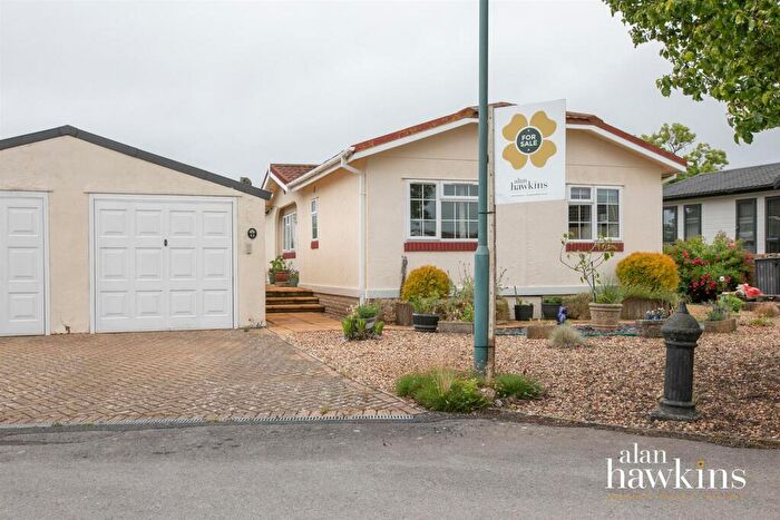 2 Bedroom Park Home For Sale In Lillybrook Estate, Bradenstoke, SN15