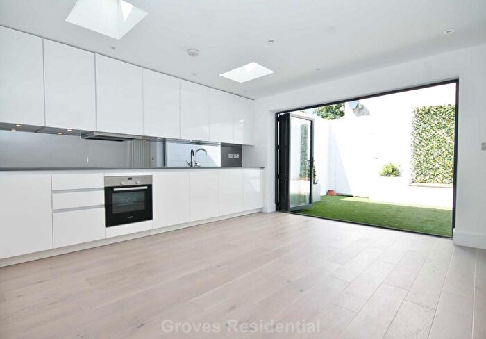 2 Bedroom Flat For Sale In Elm Road, New Malden, KT3