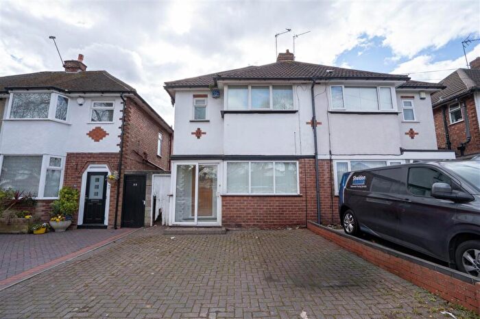 3 Bedroom Semi Detached House For Sale In Horrell Road, Birmingham, B26