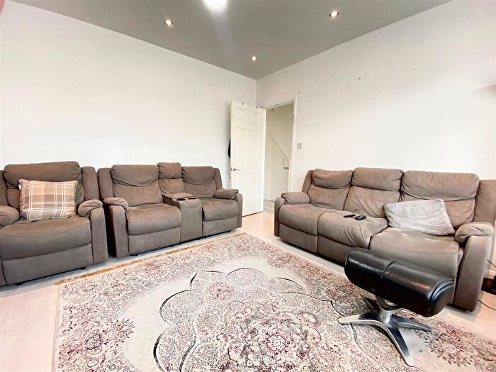 4 Bedroom Semi-Detached House To Rent In Evelyn Avenue, Colindale, NW9