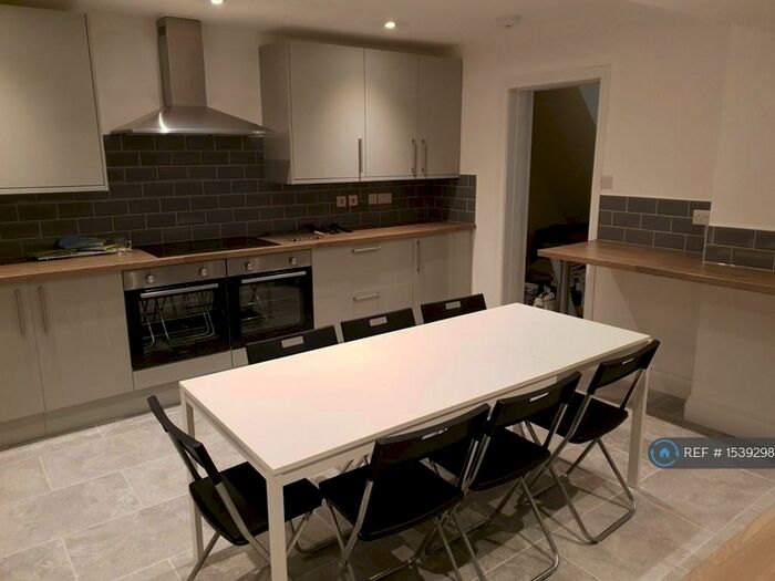 8 Bedroom Semi-Detached House To Rent In Third Avenue, Bath, BA2