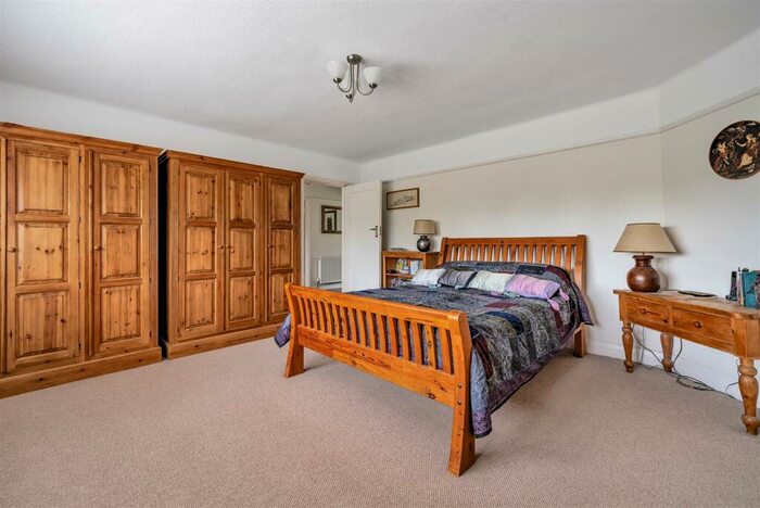 5 Bedroom Detached House For Sale In Banstead Road, Banstead, SM7