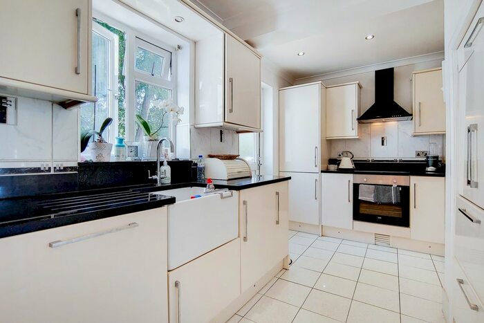 3 Bedroom Semi-Detached House To Rent In West Dean Avenue, Lewisham, SE12