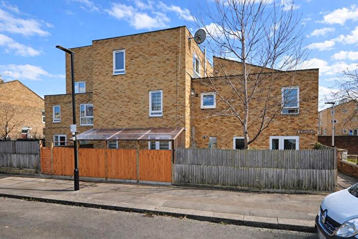 2 Bedroom Flat To Rent In Braemar Road, London, N15