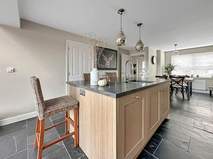 4 Bedroom Detached House For Sale In Gladstone Road, Melksham, SN12