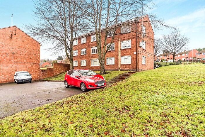 3 Bedroom Flat For Sale In Central Drive, Lower Gornal, West Midlands, DY3