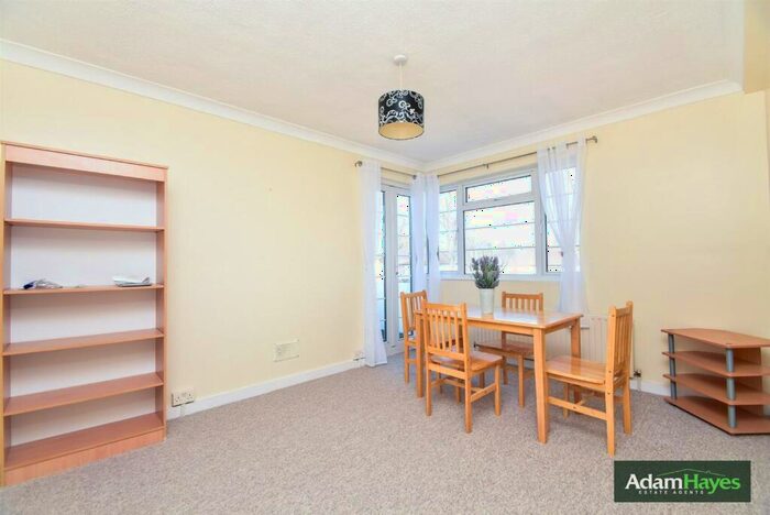 2 Bedroom Apartment To Rent In Beech Lawns, North Finchley, N12