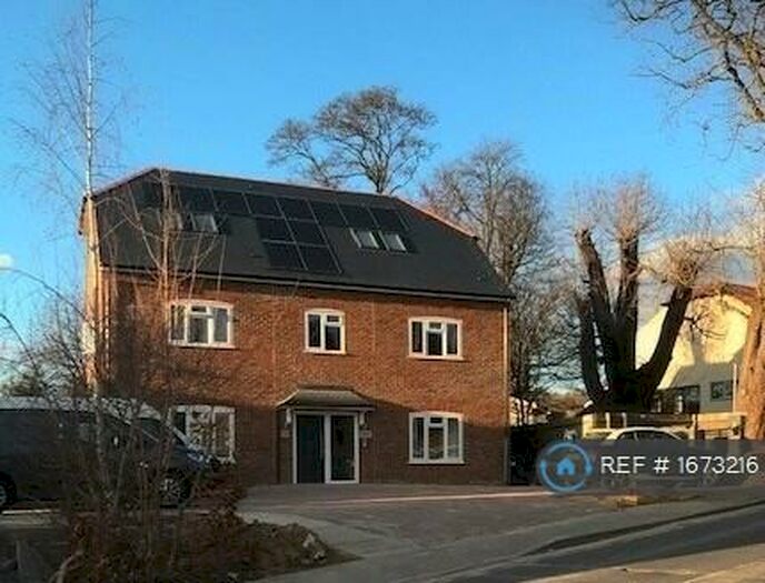 1 Bedroom Flat To Rent In Greenhill, High Wycombe, HP13