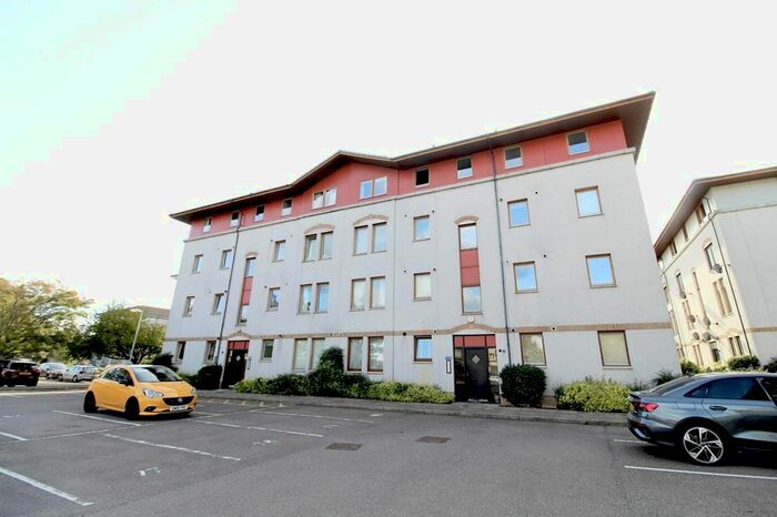 2 Bedroom Flat To Rent In Bloomfield Court, Top Floor, AB10