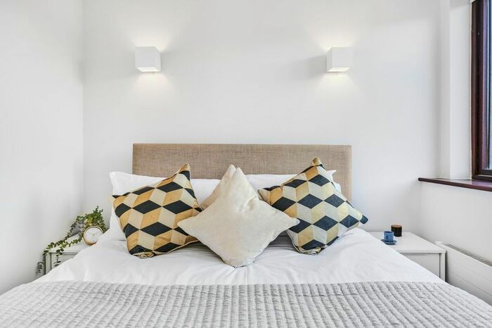1 Bedroom Flat To Rent In Bulstrode Street, London, W1U