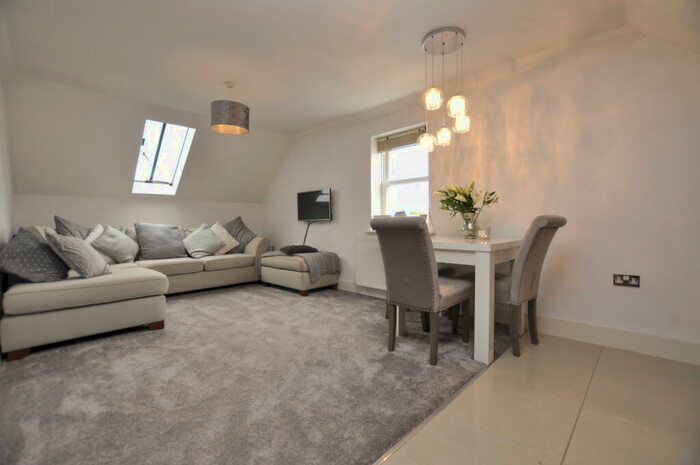 2 Bedroom Flat To Rent In Baddow Road, Chelmsford, CM2