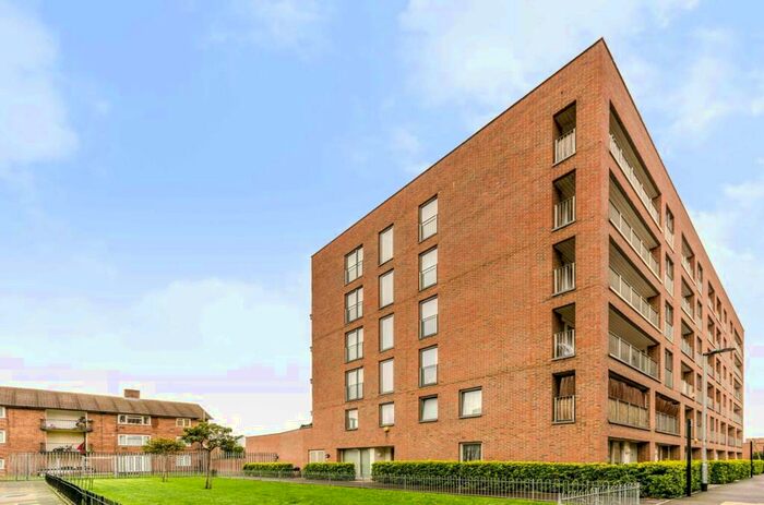 3 Bedroom Flat To Rent In Hammersley Road, Canning Town, London, E16