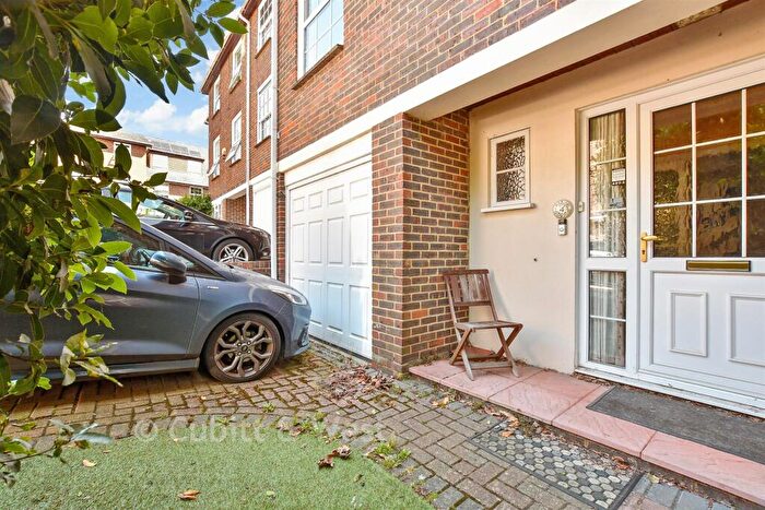 3 Bedroom Terraced House For Sale In Ardshiel Drive, Redhill, Surrey, RH1