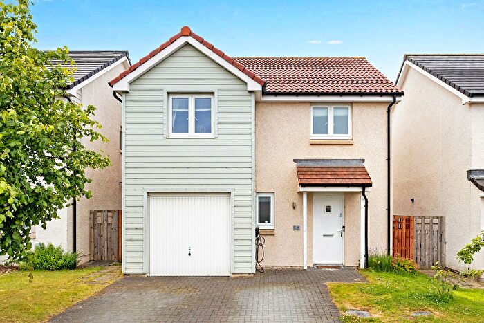 3 Bedroom Detached House For Sale In Rowan Walk, East Calder, EH53